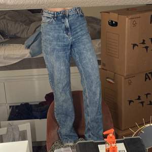 Ett par jeans ifrån Lindex i storlek 170 14+