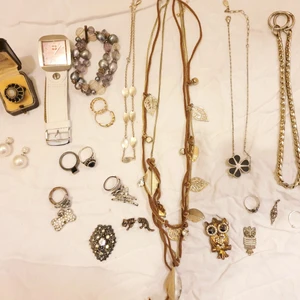 Stort smyckes paket  - Stort smyckes paket bla pilgrim. Se bild.