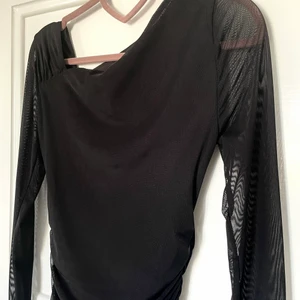 Svart klänning - Svart klänning i mesh, strl xs. Använd en gång. 