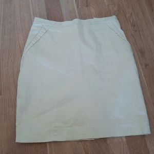 Skjul  - Guld skjul , fint och storlek är 40