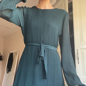 Sommarklänning  - Söt sommarklänning från Nelly med rosett ”skärp”. Köpare står för frakten ☺️