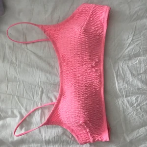 Bikini - Neonrosa bikiniöverdel, storlek M men passar även S. Postar samma dag!!