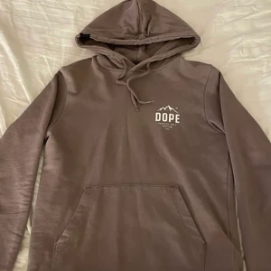 Dope - Super super fin tröja från dope, som ny trycket har inga repor el något men den e för liten på mig❤️ s men sitter som xs