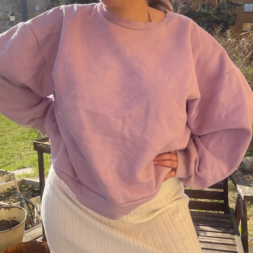 Lila sweatshirt från gina tricot strl XL så fin oversized fit. Hoodies.