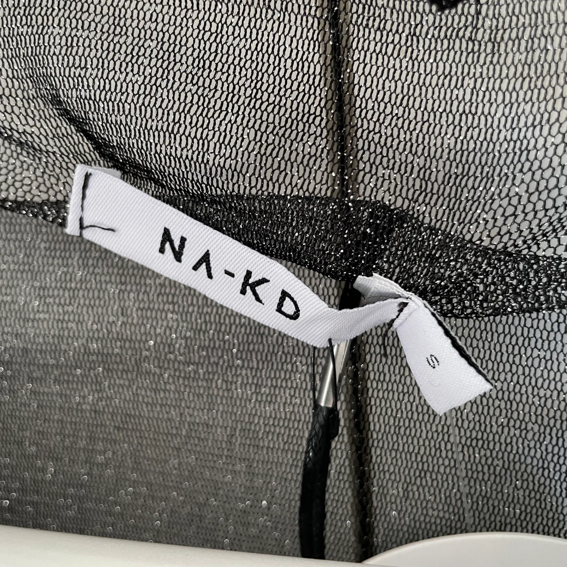 Glittrig festtopp från NAKD - 91