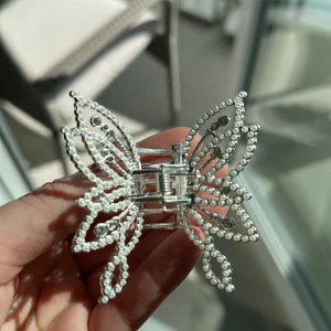 Hårklämma - Söt hårklämma som jag tyvärr inte använder. 