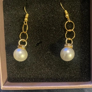 Egengjorda örhängen  - Säljer dessa superfina egengjorda örhängen för 79kr