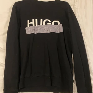 Hugo Sweatshirt - Säljer HUGO sweatshirt, bra skick 8/10, storlek M Skriv för fler bilder  Pris inte hugget i sten
