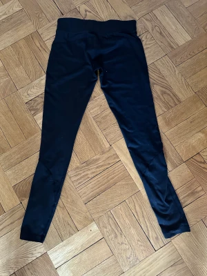 Svarta träningstights - Bra skick, low-waisted 