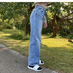 Raka jeans - Supersnygga jeans från Monki i modellen Yoko. Sparsamt använda!