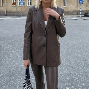 Skinnkavaj Zara - Blazer/kavaj från Zara, ny med prislapp kvar! 🤎
