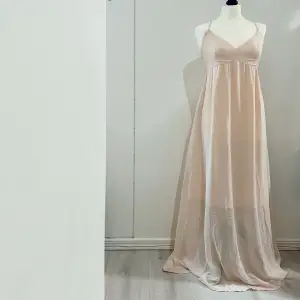 Helt ny!! Rosa klänning från NA-KD. 