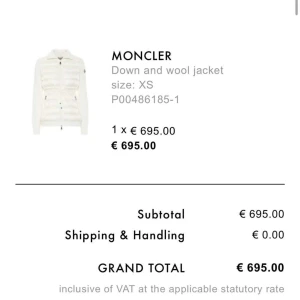 Moncler cardigan  - Intressekoll på min vita moncler cardigan. Tvättad så den är lite kort i armarna men inget stort. Även en bus fläck men inget man märker av. Sälja vid lite billigare pris då den har lite defekter. (Intresse av att byta mot annan färg) 