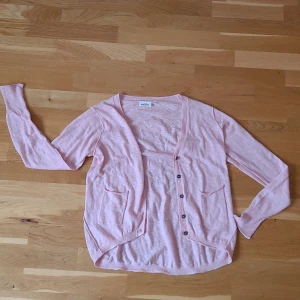 Kofta - Kofta från KappAhl i storlek 146/152. Ej använd. Kan fraktas men köparen står för frakten ✨️💕