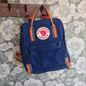Kånken mini - Fjällräven väska för barn. Mini Perfekt första förskolväska eller friluftsväska. Fint skick Nypris 999kr