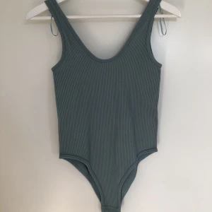 Zara body - Ny body från Zara, storlek M-L men liten i storleken.
