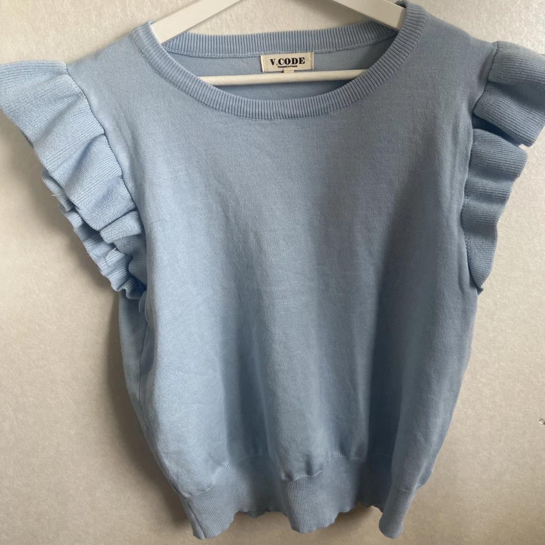 Vår topp med volang