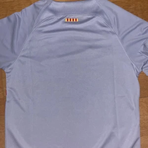 Barcelona T-Shirt - Barcelona T-Shirt helt ny bra kvalitet. Pris kan diskuteras 