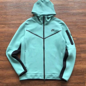 Nike tech  - Nike tech huved tröja och byxor storlekar s-L pris kan diskuteras 