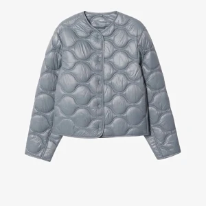 Mango jacka - Jätte fin mango jacka i nyskick köp direkt för 500 den är i strl M men liten i storleken så den passar mig som vanligt vis är xs s