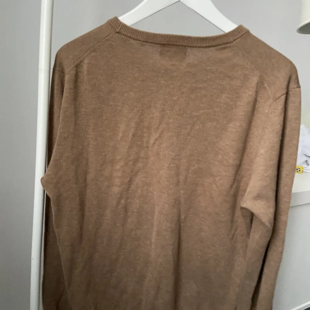 En fin stickad tröja från bläck knappt använd och i ett super bra skick . Tröjor & Koftor.