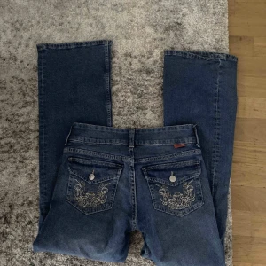 H&M flare  - Säljer denna jätte coola jeans från hm som är lågmidjade och bootcut eftersom de inte kommer till användning. Helt som nya! 
