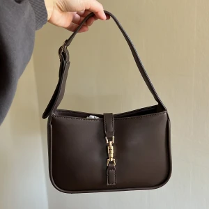 Väska - Helt ny, köparen står för frakten!