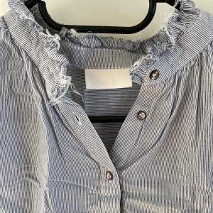 Vårig skjorta från Day Birger et Mikkelsen  - Inget att anmärka på i skicket, använd fåtal gånger  - Storlek 36 