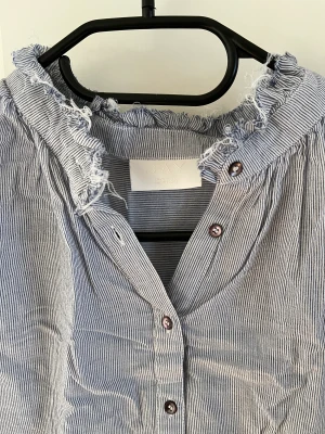 Skjorta Day Birger et Mikkelsen  - Vårig skjorta från Day Birger et Mikkelsen  - Inget att anmärka på i skicket, använd fåtal gånger  - Storlek 36 