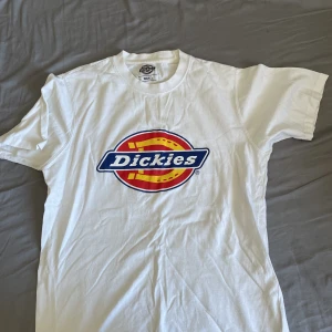 Dickies T-shirt - Dickies t-shirt i bra skick, varan är i storlek small 