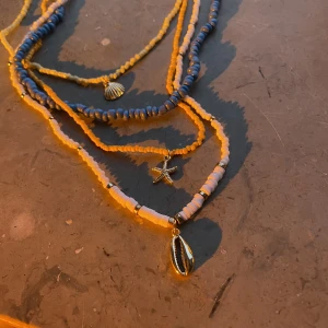 somrigt halsband 🌾 - jättevackert halsband som jag tyvärr inte fått mycket användning om! köptes på zara för ett tag sen:) 