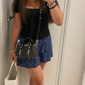 Kjol - As snygg kjol! Vet tyvärr inte vartifrån💓inga defekter eller liknande! Köparen står för frakt och kan mötas upp i sthlm💓💓