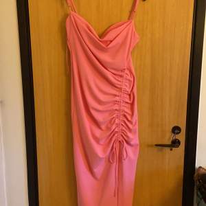 Lång rosa klänning Oanvänd 