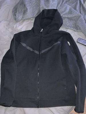 Nike tech fleece  - Storlek M  Vid fler frågor kom dm 