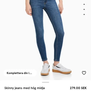 Bershka high waist skinny - Använd max 4 gånger, i nyskick.  Storlek 42