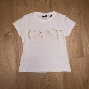 En tshirt från Gant som sitter tight💕 säljes då den inte kommer till användning 75kr+ frakt