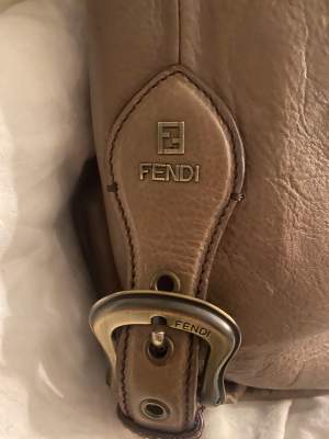 Intressekoll på min vintage Fendi väska, skriv för fler bilder samt bud. Priset på väskan på vestiare ligger på 7265kr 