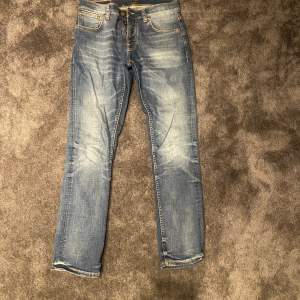 Säljer ett par till nudie jeans i näst intill perfekt tillstånd pga fel storlek. Passar till allt och är storlek W31 L32