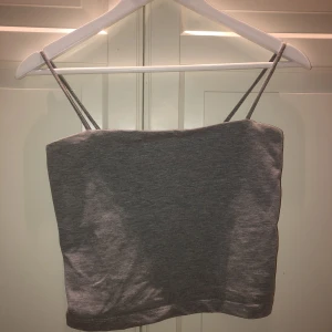 linne - fint grått linne från Gina Tricot i storlek M💕inte använd mer än 5 gånger, ser ut som nytt😊