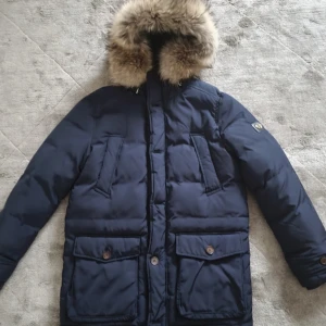 Morris Vinterjacka - Morris Vinterjacka Parkas med päls Marinblå Nypris 5500kr Skick 8.5/10
