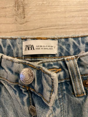 Zara jeans -  Liten fläck, se bild 