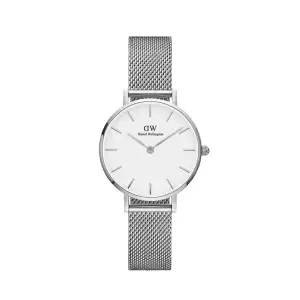 Säljer en klocka från Daniel Wellington i sliver, knappt använd. Nypris 1599kr!! 