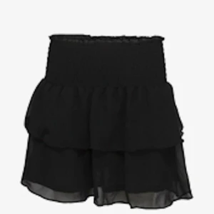 Svart volang kjol! - Trendiga volang kjolen från Chelsea! Köparen betala frakten!