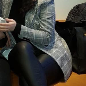 Rutig kavaj - Rutig kavaj köpt från H&M. Passar perfekt till skinnbyxor eller som en härlig vårjacka.