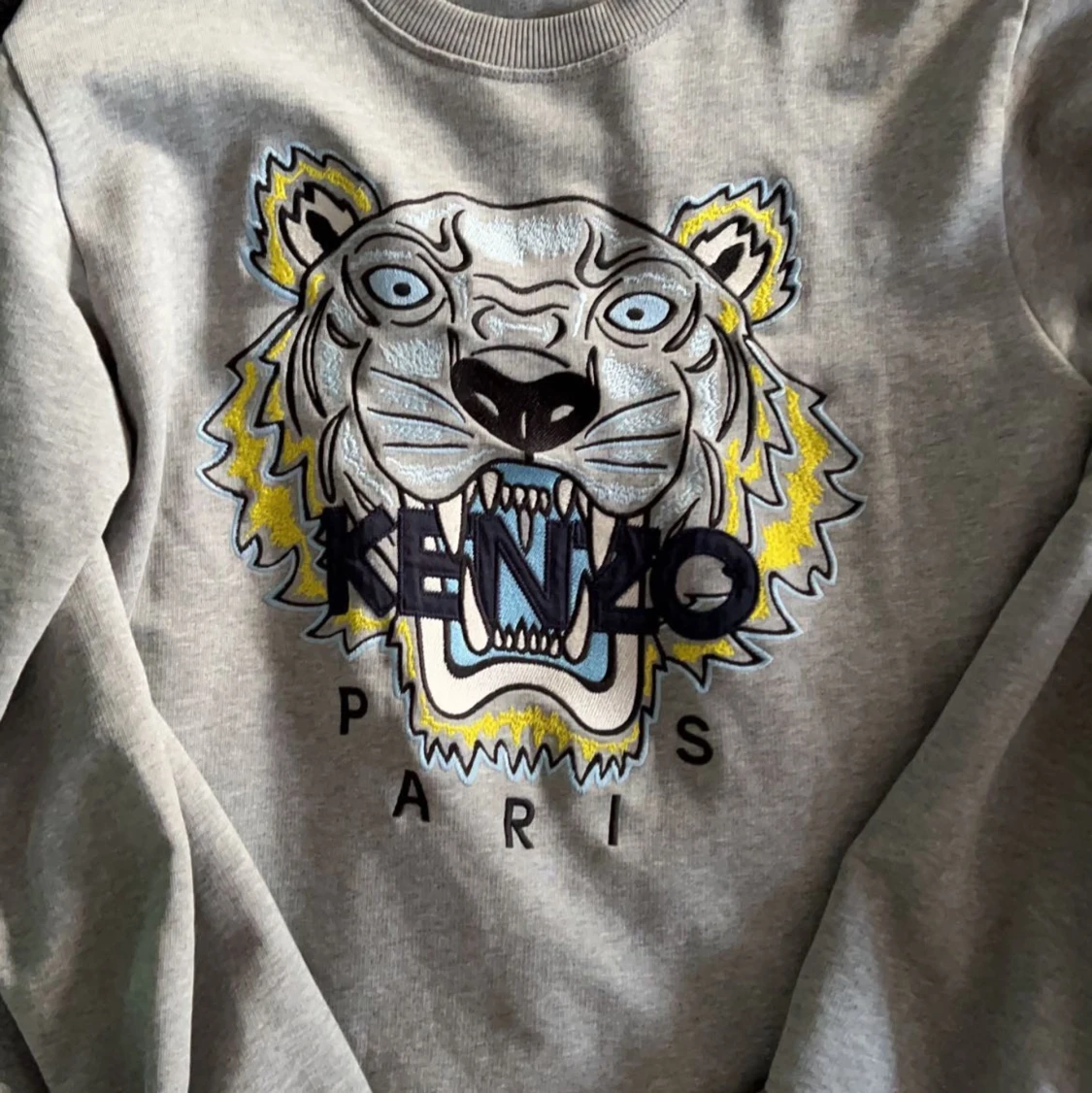 Kenzo tröja för 1200kr  - 90