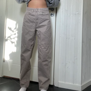 Na-and byxor - Supersnygga byxor från Na-Kd. Storlek 32 skulle säga att de sitter som 34 som jag vanligtvis har, kanske till och med större. Använt fåtal gånger.