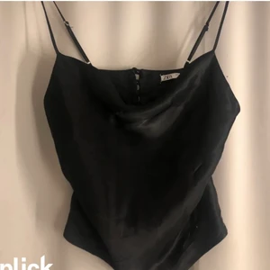 Zara topp - Super snygg zara siden topp💕 150 kr+frakt