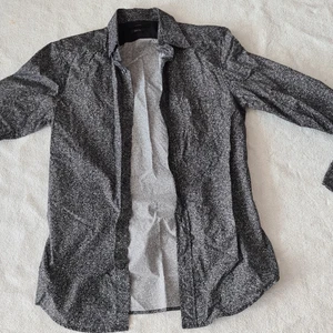 Diesel skjorta - Använd endast 2 ggr,gråsvart bräcklig