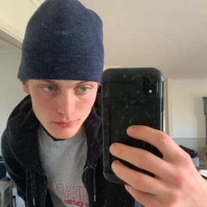 Digital mössa - Nice blå svart mössa typ oanvänd:)