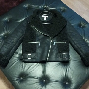 Biker Jacka  - Säljer min biker jacka ifrån nelly i strl 36, endast provad.